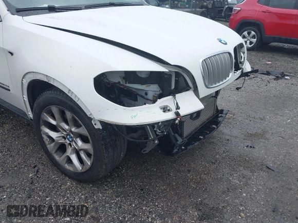 2013 BMW X5 xDrive35i z VIN 5UXZV4C53D0E14968, wystawiony jako IAAI lot #42253469 z przebiegiem 53 562 mil mil oraz . Historia ofert i sprzedaży dostępna na DreamBid. Obrazek 19.