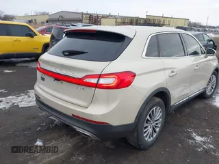 2016 Lincoln MKX Select z VIN 2LMTJ8KR0GBL38074, wystawiony jako IAAI lot #41635344 z przebiegiem 96 239 mil mil oraz . Historia ofert i sprzedaży dostępna na DreamBid. Obrazek 4.