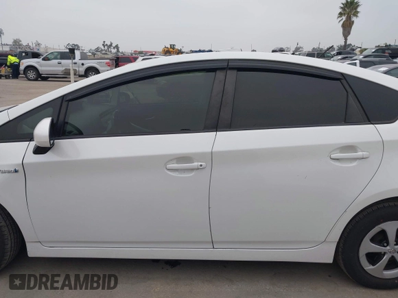 2015 Toyota Prius Four with VIN JTDKN3DU4F0465818, listed as a IAAI auction lot 42098190 with 186,911 mi miles. Bid and sale history available at carsss.com. Image 14.