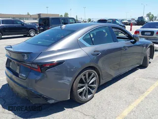 2023 Lexus IS 350 F Sport z VIN JTHGZ1B27P5063424, wystawiony jako IAAI lot #42233332 z przebiegiem 61 589 mil mil oraz . Historia ofert i sprzedaży dostępna na DreamBid. Obrazek 4.