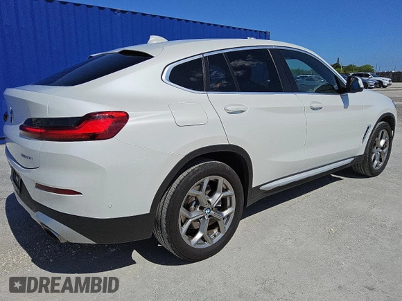 2024 BMW X4 xDrive30i z VIN 5UX33DT09R9W70709, wystawiony jako Copart lot #56997035 z przebiegiem 21 308 mil mil oraz Tytuł czysty. Historia ofert i sprzedaży dostępna na DreamBid. Obrazek 3.