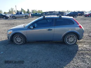 2011 Volvo C30 z VIN YV1672MK4B2248010, wystawiony jako IAAI lot #42081566 z przebiegiem 120 260 mil mil oraz . Historia ofert i sprzedaży dostępna na DreamBid. Obrazek 14.