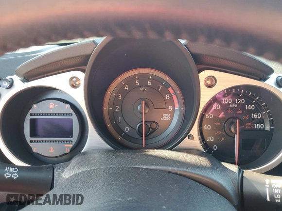 2017 Nissan 370Z z VIN JN1AZ4EH6HM952086, wystawiony jako Copart lot #88158105 z przebiegiem Nie podano mil oraz Szkoda całkowita • Salvage title. Historia ofert i sprzedaży dostępna na DreamBid. Obrazek 9.