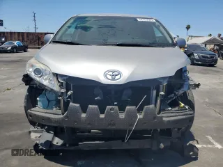 2017 Toyota Sienna XLE Auto Access Seat with VIN 5TDYZ3DC7HS851736, listed as a Copart auction lot 62350585 with 71,833 mi miles and Salvage title. Bid and sale history available at DreamBid. Image 5.