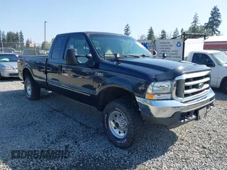 2000 Ford Super Duty F-250 XL with VIN 1FTNX21S5YEC82650, listed as a IAAI auction lot 42105861 with 155,878 mi miles. Bid and sale history available at carsss.com. Image 1.