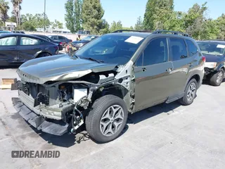 2022 Subaru Forester Premium z VIN JF2SKAEC2NH431414, wystawiony jako IAAI lot #42404661 z przebiegiem 51 516 mil mil oraz . Historia ofert i sprzedaży dostępna na DreamBid. Obrazek 2.