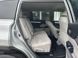 2019 Toyota Highlander LE with VIN 5TDBZRFH9KS945111, listed as a IAAI auction lot 42727416 with 179,416 mi miles and . Bid and sale history available at DreamBid. Image 8.