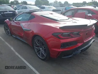 2024 Chevrolet Corvette 2LZ z VIN 1G1YE2D35R5605516, wystawiony jako IAAI lot #42291526 z przebiegiem 2472 mil mil oraz . Historia ofert i sprzedaży dostępna na DreamBid. Obrazek 3.