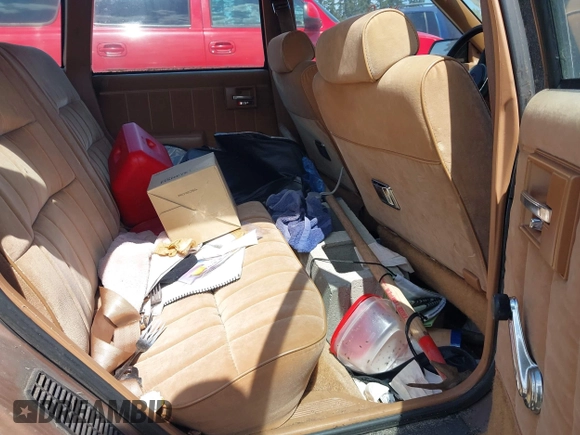 1988 Chevrolet Celebrity z VIN 1G1AW81W0J6173951, wystawiony jako IAAI lot #42173499 z przebiegiem 93 453 mil mil oraz . Historia ofert i sprzedaży dostępna na DreamBid. Obrazek 8.