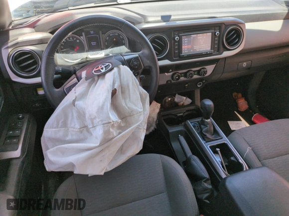 2017 Toyota Tacoma SR5 z VIN 5TFAZ5CN5HX048708, wystawiony jako Copart lot #53750475 z przebiegiem 104 861 mil mil oraz Szkody całkowita. Historia ofert i sprzedaży dostępna na DreamBid. Obrazek 8.