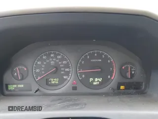 2002 Volvo V70 with VIN YV1SW58DX21185421, listed as a IAAI auction lot 42297772 with 176,460 mi miles and . Bid and sale history available at DreamBid. Image 7.