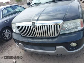 2004 Lincoln Navigator Luxury with VIN 5LMFU27R04LJ16634, listed as a IAAI auction lot 41922950 with 125,080 mi miles. Bid and sale history available at carsss.com. Image 6.
