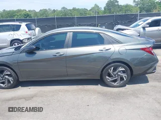 2025 Hyundai Elantra SEL Sport z VIN KMHLM4DG4SU980596, wystawiony jako IAAI lot #42295412 z przebiegiem 28 mil mil oraz . Historia ofert i sprzedaży dostępna na DreamBid. Obrazek 15.