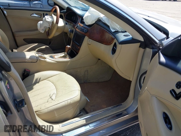 2006 Mercedes-Benz CLS 500 z VIN WDDDJ75X06A037541, wystawiony jako IAAI lot #42252829 z przebiegiem 151 295 mil mil oraz . Historia ofert i sprzedaży dostępna na DreamBid. Obrazek 5.