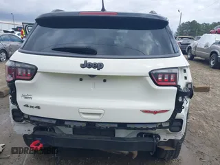 2019 Jeep Compass Trailhawk with VIN 3C4NJDDB0KT733175, listed as a IAAI auction lot 41724527 with 82,574 mi miles and . Bid and sale history available at carsss.com. Image 6.