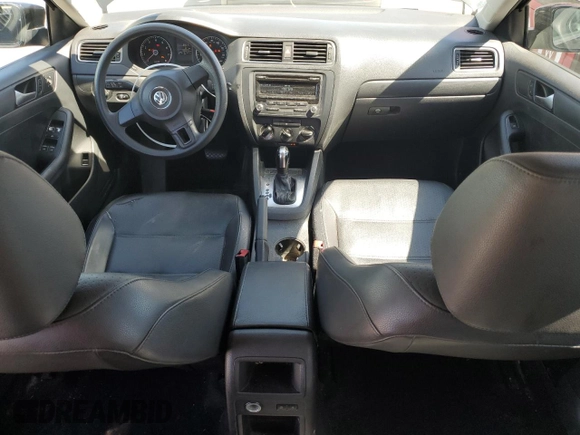 2014 Volkswagen Jetta SE z VIN 3VWD17AJ8EM424820, wystawiony jako Copart lot #63942515 z przebiegiem 180 530 mil mil oraz Czysty tytuł • Clean title. Historia ofert i sprzedaży dostępna na DreamBid. Obrazek 8.