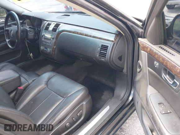 2010 Cadillac DTS w/1SC with VIN 1G6KD5EY8AU106072, listed as a IAAI auction lot 41999952 with 165,866 mi miles. Bid and sale history available at carsss.com. Image 5.