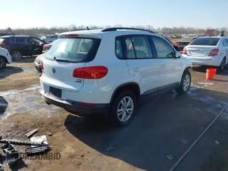 2016 Volkswagen Tiguan SE with VIN WVGBV7AX0GW018760, listed as a IAAI auction lot 41733586 with 60,743 mi miles and . Bid and sale history available at DreamBid. Image 4.