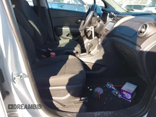 2015 Chevrolet Trax LS with VIN KL7CJKSB8FB113628, listed as a IAAI auction lot 41465345 with 89,245 mi miles. Bid and sale history available at carsss.com. Image 5.