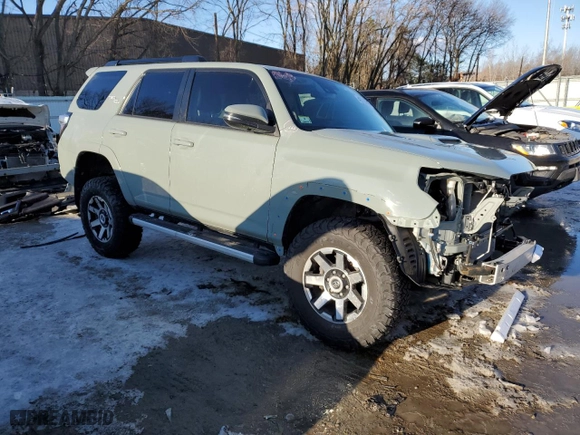 2022 Toyota 4Runner TRD Off Road Premium with VIN JTERU5JR6N6080118, listed as a Copart auction lot 42723245 with 43,755 mi miles and Salvage Title. Bid and sale history available at carsss.com. Image 4.