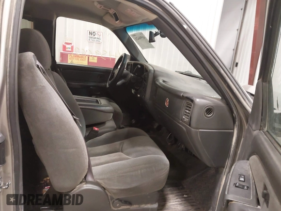 2003 Chevrolet Silverado 1500 with VIN 2GCEK19T131397682, listed as a IAAI auction lot 41596621 with 0 mi miles. Bid and sale history available at carsss.com. Image 5.