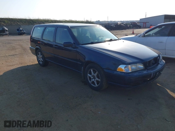 1999 Volvo V70 с VIN YV1LW56D5X2558065, выставлен на аукционе IAAI как лот 41467911 с пробегом 173 951 миль миль и . История ставок и продаж доступна на DreamBid. Изображение 1.