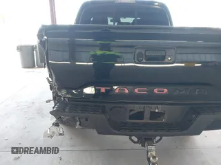 2016 Toyota Tacoma SR with VIN 5TFCZ5AN8GX020900, listed as a IAAI auction lot 41911329 with 133,931 mi miles. Bid and sale history available at carsss.com. Image 18.