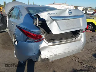 2015 Nissan Altima 2.5 SL with VIN 1N4AL3AP7FC201660, listed as a IAAI auction lot 41345061 with 132,395 mi miles. Bid and sale history available at carsss.com. Image 6.