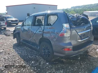 2023 Lexus GX 460 Premium z VIN JTJAM7BX9P5383362, wystawiony jako IAAI lot #42215802 z przebiegiem Nie podano mil oraz . Historia ofert i sprzedaży dostępna na DreamBid. Obrazek 3.