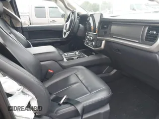 2024 Ford Expedition Max XLT with VIN 1FMJK1J86REA09662, listed as a IAAI auction lot 42434684 with 42,118 mi miles and . Bid and sale history available at DreamBid. Image 5.