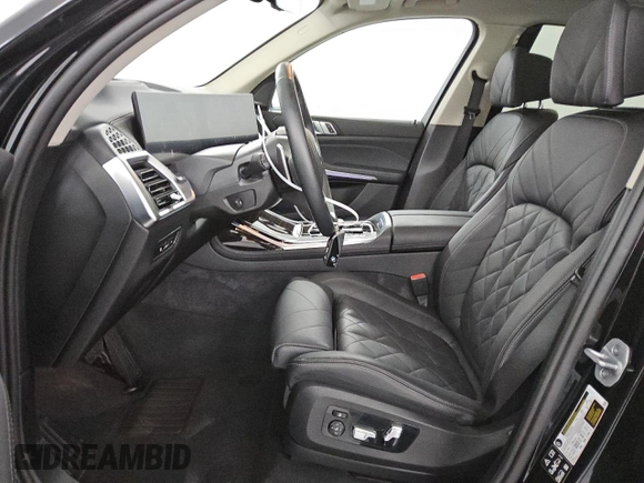 2025 BMW X7 xDrive40i z VIN 5UX23EM09S9X05528, wystawiony jako Copart lot #53862305 z przebiegiem 28 698 mil mil oraz Tytuł czysty. Historia ofert i sprzedaży dostępna na DreamBid. Obrazek 7.