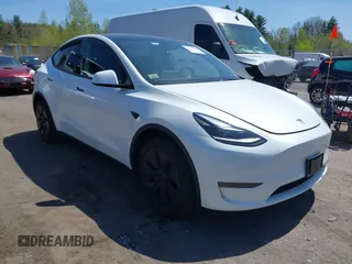 2024 Tesla Model Y с VIN 7SAYGDED8RF211112, выставлен на аукционе IAAI как лот 42176000 с пробегом 16 677 миль миль и . История ставок и продаж доступна на DreamBid. Изображение 1.
