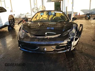 2013 Ferrari 458 Italia z VIN ZFF68NHA9D0194046, wystawiony jako Copart lot #43152325 z przebiegiem 19 299 mil mil oraz Szkody całkowita. Historia ofert i sprzedaży dostępna na DreamBid. Obrazek 11.