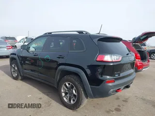 2019 Jeep Cherokee Trailhawk Elite with VIN 1C4PJMBX0KD395421, listed as a IAAI auction lot 41265048 with 70,070 mi miles. Bid and sale history available at carsss.com. Image 3.