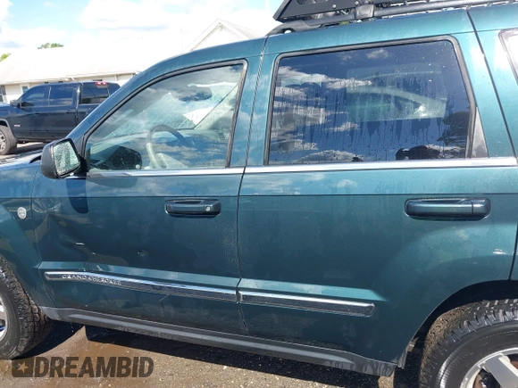 2005 Jeep Grand Cherokee Limited with VIN 1J4HR58N85C631004, listed as a IAAI auction lot 42320652 with 106,456 mi miles and . Bid and sale history available at DreamBid. Image 15.