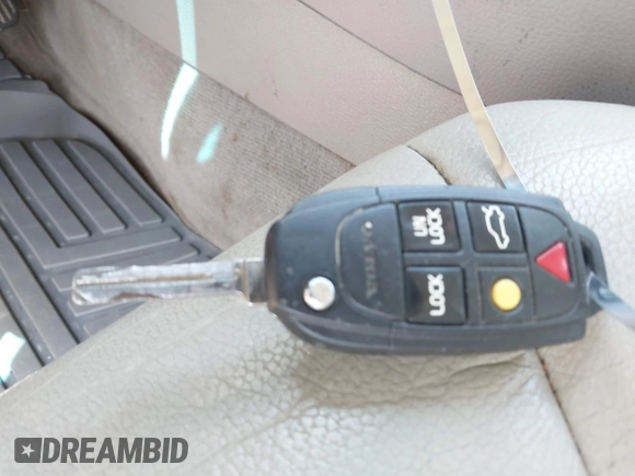 2004 Volvo S60 с VIN YV1RS61T442343704, выставлен на аукционе IAAI как лот 42318811 с пробегом 173 475 миль миль и . История ставок и продаж доступна на DreamBid. Изображение 11.