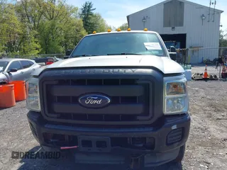 2013 Ford F-250 XL z VIN 1FT7X2B66DEA06885, wystawiony jako IAAI lot #42240723 z przebiegiem 136 062 mil mil oraz . Historia ofert i sprzedaży dostępna na DreamBid. Obrazek 12.