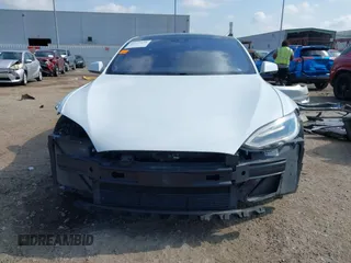 2016 Tesla Model S 70 z VIN 5YJSA1E11GF159425, wystawiony jako IAAI lot #42377639 z przebiegiem 79 767 mil mil oraz . Historia ofert i sprzedaży dostępna na DreamBid. Obrazek 13.