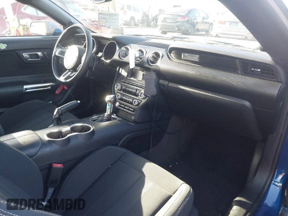2018 Ford Mustang EcoBoost z VIN 1FA6P8TH0J5172447, wystawiony jako IAAI lot #41657679 z przebiegiem 21 422 mil mil oraz . Historia ofert i sprzedaży dostępna na DreamBid. Obrazek 5.