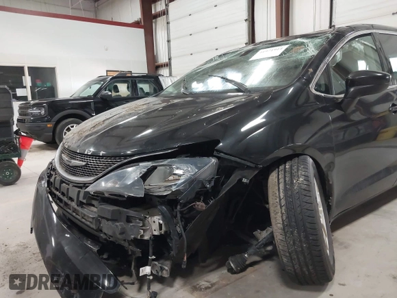 2017 Chrysler Pacifica Touring with VIN 2C4RC1DGXHR585294, listed as a IAAI auction lot 41971914 with 153,028 mi miles and . Bid and sale history available at DreamBid. Image 6.