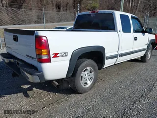 2000 Chevrolet Silverado 1500 LT with VIN 1GCEK19T9YE384538, listed as a IAAI auction lot 41596743 with 165,594 mi miles. Bid and sale history available at carsss.com. Image 4.