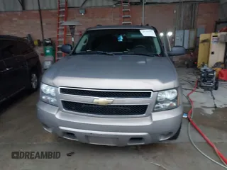 2007 Chevrolet Tahoe LTZ с VIN 1GNFC130X7R290280, выставлен на аукционе IAAI как лот 40746392 с пробегом Не указан миль и . История ставок и продаж доступна на DreamBid. Изображение 12.
