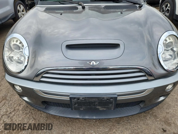 2006 MINI Hardtop S z VIN WMWRE33526TN28483, wystawiony jako Copart lot #64806175 z przebiegiem 76 419 mil mil oraz Szkoda całkowita • Salvage title. Historia ofert i sprzedaży dostępna na DreamBid. Obrazek 11.