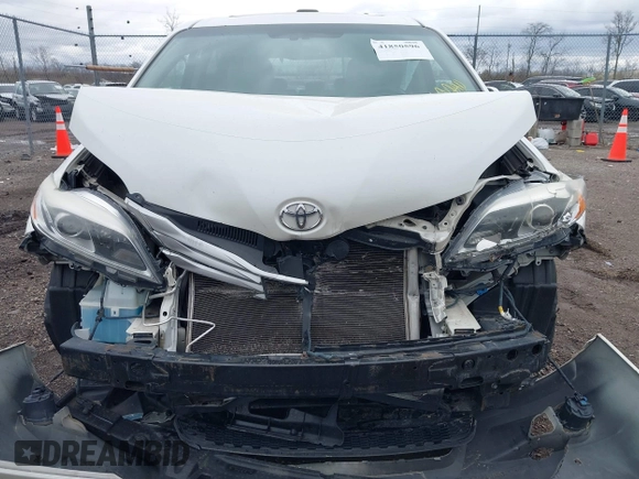 2015 Toyota Sienna XLE с VIN 5TDYK3DC1FS527196, выставлен на аукционе IAAI как лот 41850596 с пробегом Не указан миль и . История ставок и продаж доступна на DreamBid. Изображение 12.