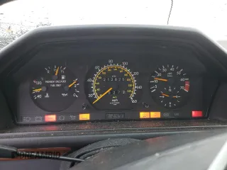 1991 Mercedes-Benz 300 E with VIN WDBEA30D1MB375752, listed as a Copart auction lot 88124765 with 212,825 mi miles and Clean Title. Bid and sale history available at DreamBid. Image 9.