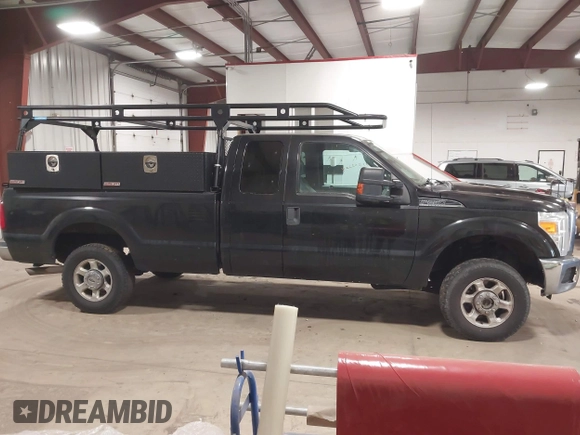 2015 Ford F-250 XLT z VIN 1FT7X2B63FED10680, wystawiony jako IAAI lot #41503254 z przebiegiem 261 634 mil mil oraz . Historia ofert i sprzedaży dostępna na DreamBid. Obrazek 13.