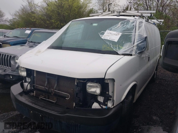 2015 Chevrolet Express Cargo Van with VIN 1GCWGFCF6F1152795, listed as a IAAI auction lot 41912147 with 101,265 mi miles. Bid and sale history available at carsss.com. Image 2.