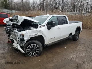 2023 GMC Sierra 3500HD AT4 z VIN 1GT49VEY7PF154909, wystawiony jako Copart lot #84681084 z przebiegiem Nie podano mil oraz Szkody całkowita. Historia ofert i sprzedaży dostępna na DreamBid. Obrazek 1.