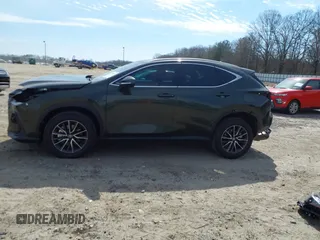 2024 Lexus NX 250 Premium z VIN 2T2GDCAZ1RC015929, wystawiony jako IAAI lot #41686646 z przebiegiem 27 898 mil mil oraz . Historia ofert i sprzedaży dostępna na DreamBid. Obrazek 14.