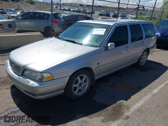 2000 Volvo V70 with VIN YV1LW61J8Y2647178, listed as a IAAI auction lot 42636533 with 128,619 mi miles and . Bid and sale history available at DreamBid. Image 18.